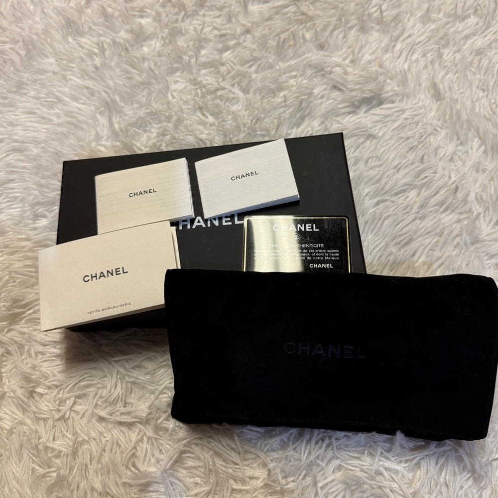 Chanel Red Patent Leather Single Flap Boy Continental Wallet - Picture 2 of 16